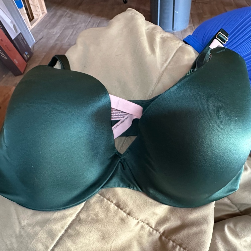 Vs Bra